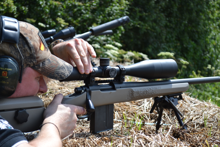 Eye relief was comfortable and did not vary with magnification, the heavily machine knurled dials are effortlessly controlled.