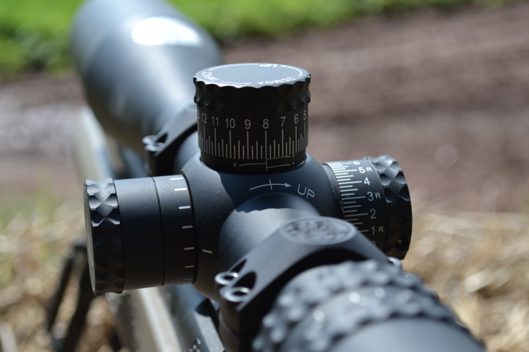 The click in-out illumination switch sits on the parallax drum and offers simple on-off with brightness controlled by an internal rheostat.