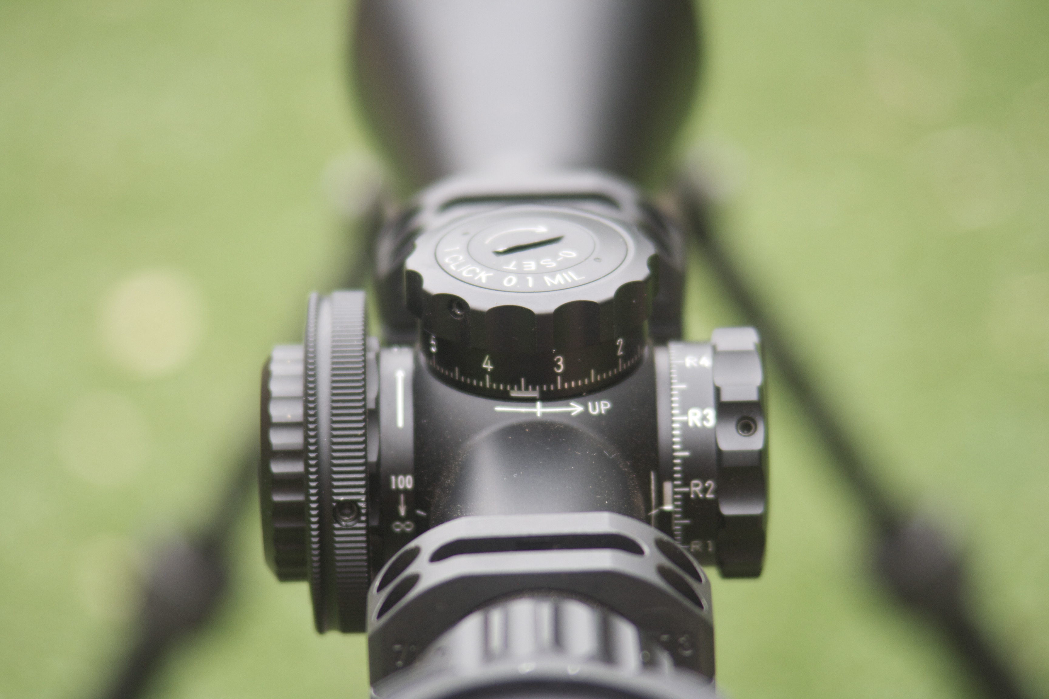 Close up of the focussing wheel. The design blends well into the sleek scope body and the focus range can easily be seen.